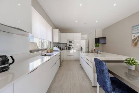 Moradia com piscina e vista para o golfe, num complexo prestigiado e seguro