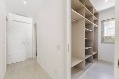 Moradia com piscina e vista para o golfe, num complexo prestigiado e seguro