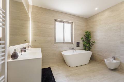 Moradia com piscina e vista para o golfe, num complexo prestigiado e seguro