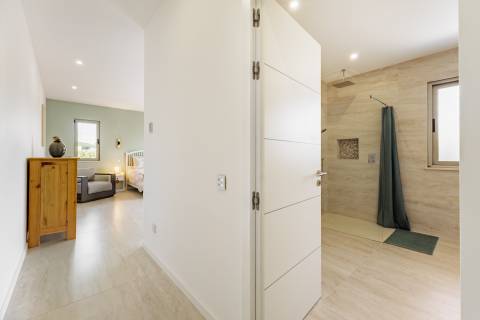Moradia com piscina e vista para o golfe, num complexo prestigiado e seguro