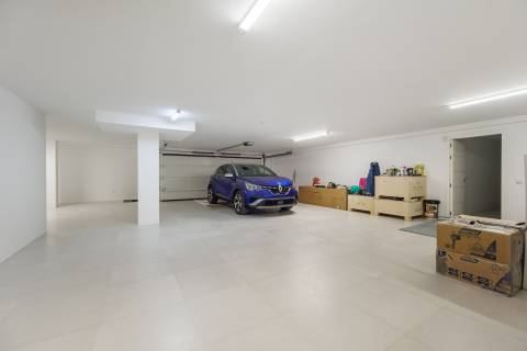 Moradia com piscina e vista para o golfe, num complexo prestigiado e seguro