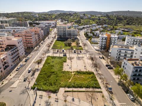 Terreno urbano para a construção de 23 apartamentos + espaço comercial