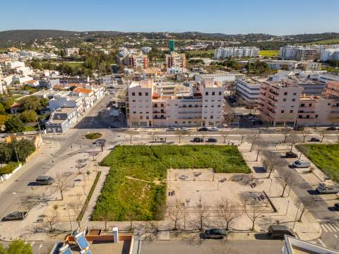 Terreno urbano para a construção de 23 apartamentos + espaço comercial
