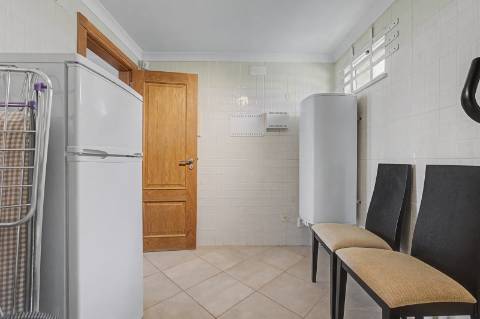 Moradia geminada V2 + 2 em Vilamoura, em condomínio com piscina