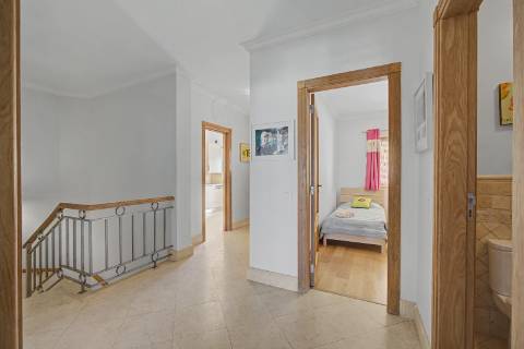 Moradia geminada V2 + 2 em Vilamoura, em condomínio com piscina