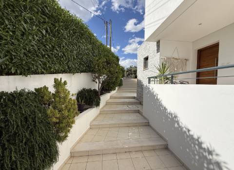 Moradia com 3 quartos, em residência exclusiva, com piscina e jardim, em Vale Judeu