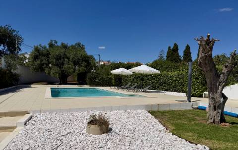 Moradia com 3 quartos, em residência exclusiva, com piscina e jardim, em Vale Judeu