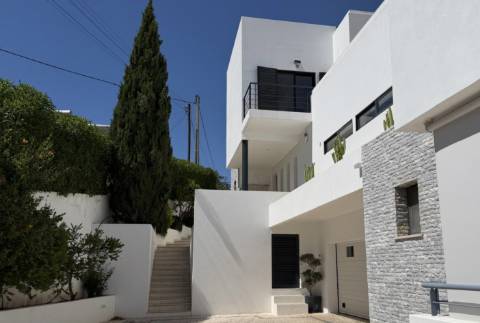 Moradia com 3 quartos, em residência exclusiva, com piscina e jardim, em Vale Judeu