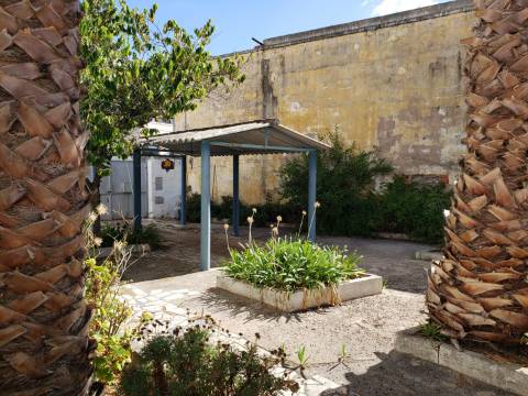 Moradia T3 - Tavira no centro histórico, por recuperar