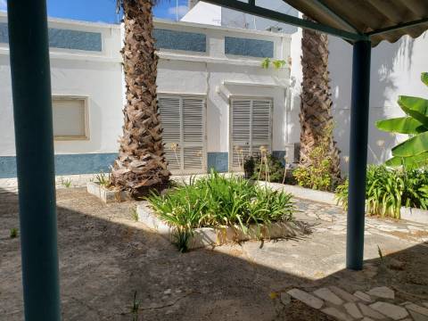 Moradia T3 - Tavira no centro histórico, por recuperar