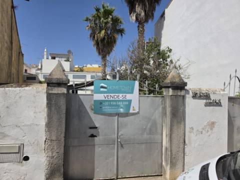 Moradia T3 - Tavira no centro histórico, por recuperar