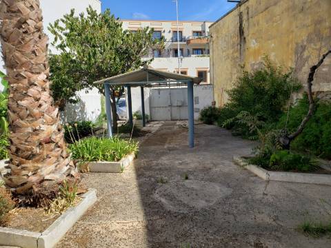 Moradia T3 - Tavira no centro histórico, por recuperar