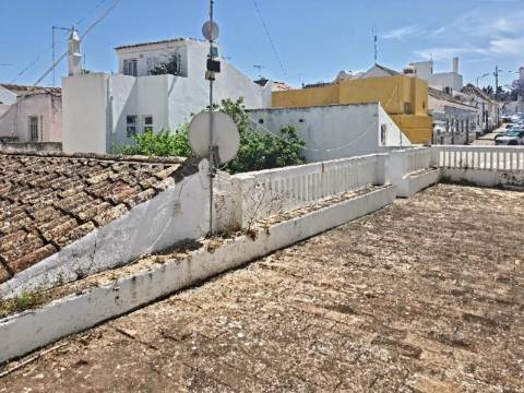 Moradia T3 - Tavira no centro histórico, por recuperar