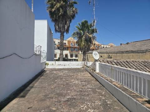 Moradia T3 - Tavira no centro histórico, por recuperar