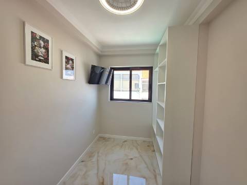 Apartamento renovado T1+1 - Albufeira