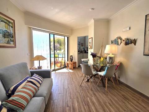 Fantástico Apartamento T1+1 com Terraço na Marina de Vilamoura