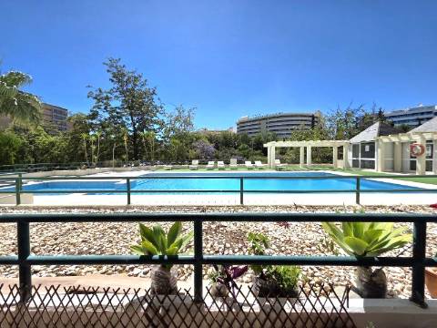 Fantástico Apartamento T1+1 com Terraço na Marina de Vilamoura