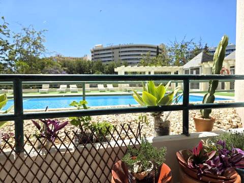 Fantástico Apartamento T1+1 com Terraço na Marina de Vilamoura