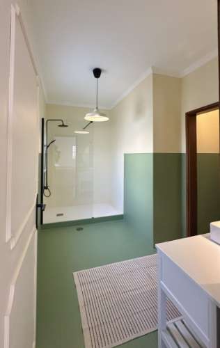 Elegante Moradia V5 com Piscina, Jacuzzi e Amplas Áreas de Lazer