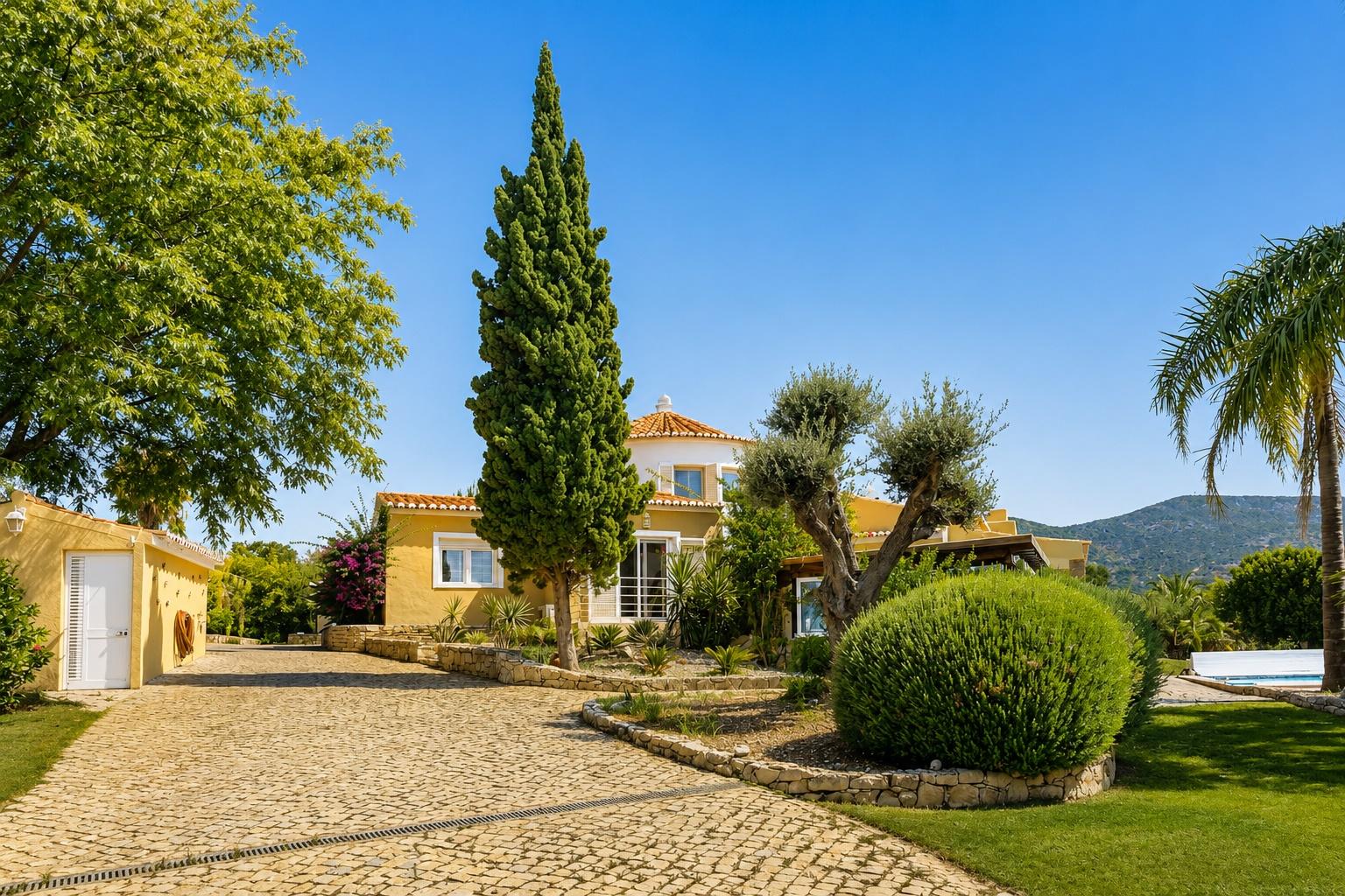 Moradia T4 com vista mar, Santa Bárbara de Nexe - Autonomia, luxo e serenidade