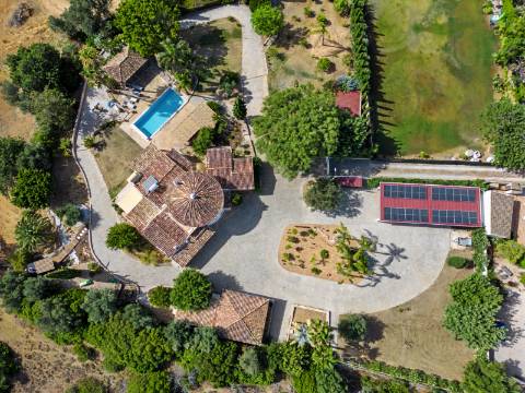Moradia T4 com vista mar, Santa Bárbara de Nexe - Autonomia, luxo e serenidade