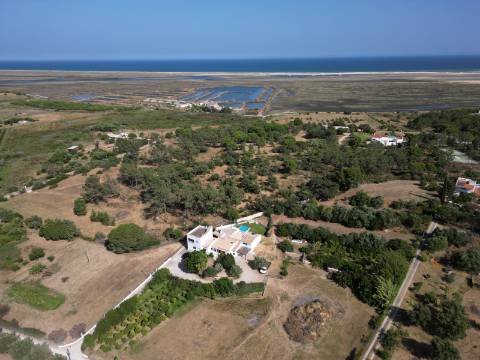 Moradia T3 com dois anexos independentes - Luz de Tavira