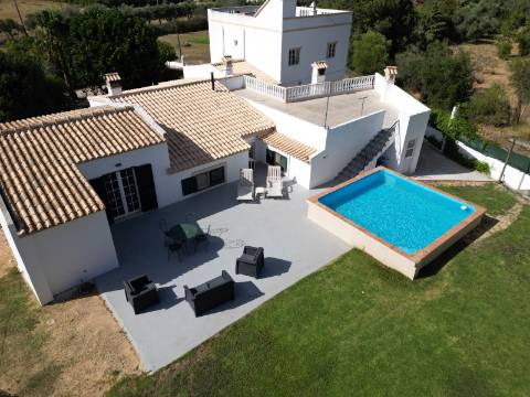 Moradia T3 com dois anexos independentes - Luz de Tavira