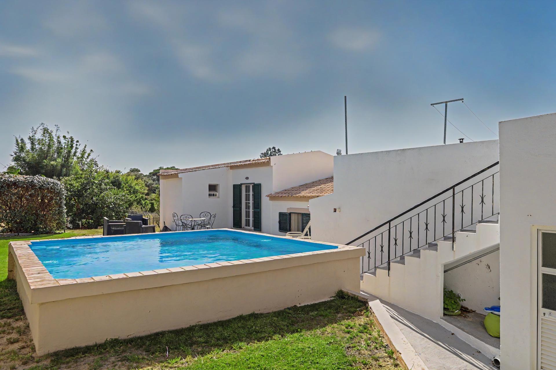 Moradia T3 com dois anexos independentes - Luz de Tavira