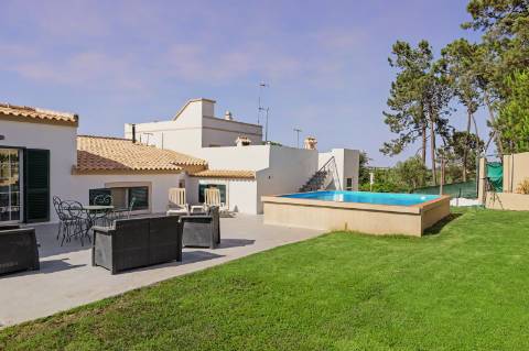 Moradia T3 com dois anexos independentes - Luz de Tavira