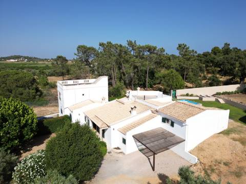 Moradia T3 com dois anexos independentes - Luz de Tavira