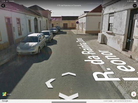 Prédio - Habitação/armazéns industriais (para recuperar )