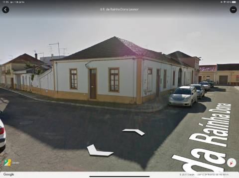 Prédio - Habitação/armazéns industriais (para recuperar )