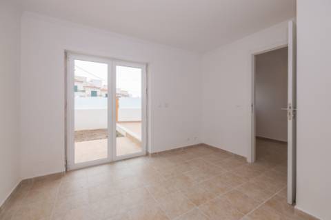 Moradia T3 +1 com garagem box e terraço na Ericeira a 10 mn a pé da praia

