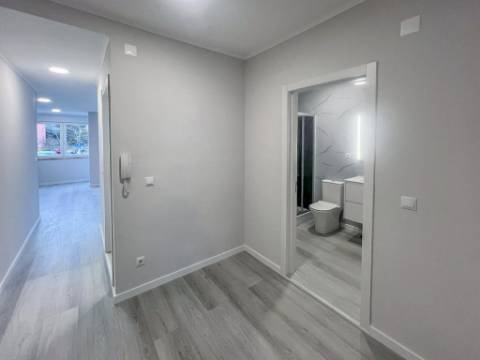 Apartamento T2 no Centro de Oeiras - Totalmente Remodelado