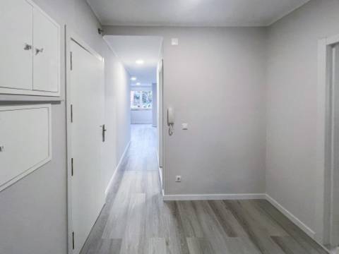 Apartamento T2 no Centro de Oeiras - Totalmente Remodelado