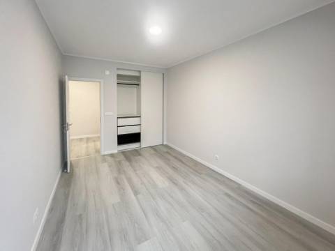 Apartamento T2 no Centro de Oeiras - Totalmente Remodelado