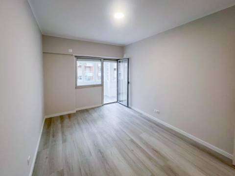 Apartamento T2 no Centro de Oeiras - Totalmente Remodelado