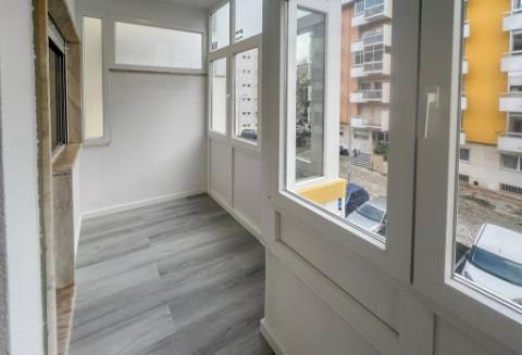 Apartamento T2 no Centro de Oeiras - Totalmente Remodelado