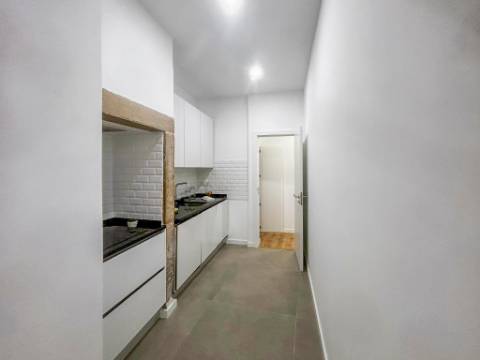 Apartamento T3 Remodelado à Venda na Penha de França, Lisboa