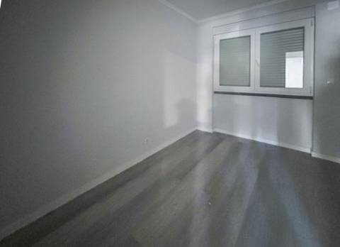 Apartamento T2 Remodelado à Venda em Benfica - Rua Atriz Maria Matos