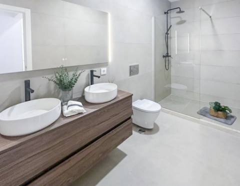Apartamento T3 Remodelado com Varanda em Benfica, Lisboa
