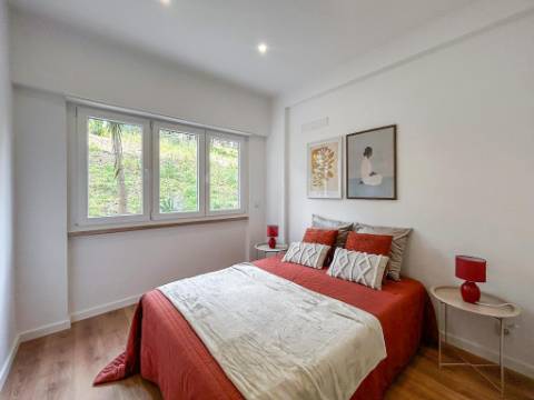 Apartamento T2 à Venda na Rua Dr. João de Barros, Benfica