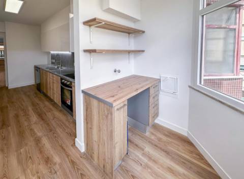 Apartamento T3 totalmente remodelado com parqueamento e arrecadação na Estrada da Luz, Lisboa