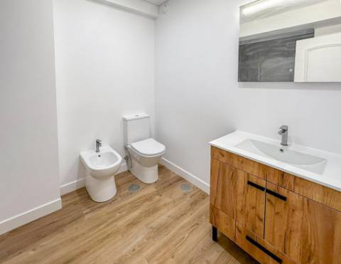 Apartamento T3 totalmente remodelado com parqueamento e arrecadação na Estrada da Luz, Lisboa