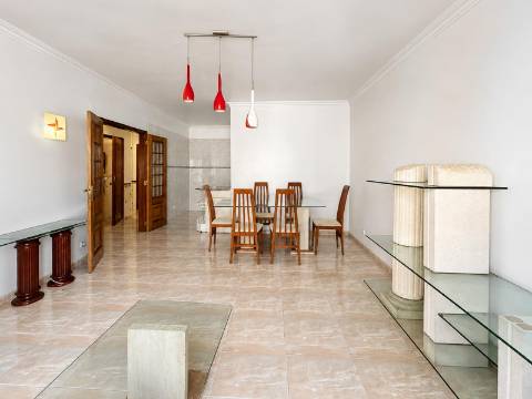 Apartamento T2 à venda na Tapada das Mercês, Sintra, perto da Estação