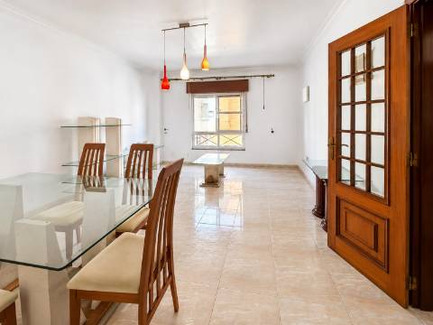 Apartamento T2 à venda na Tapada das Mercês, Sintra, perto da Estação