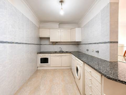 Apartamento T2 à venda na Tapada das Mercês, Sintra, perto da Estação