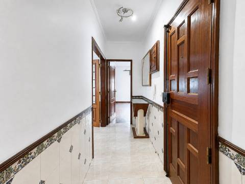 Apartamento T2 à venda na Tapada das Mercês, Sintra, perto da Estação