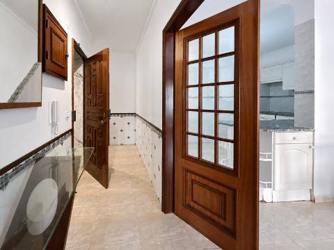 Apartamento T2 à venda na Tapada das Mercês, Sintra, perto da Estação