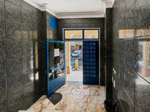 Apartamento T2 à venda na Tapada das Mercês, Sintra, perto da Estação
